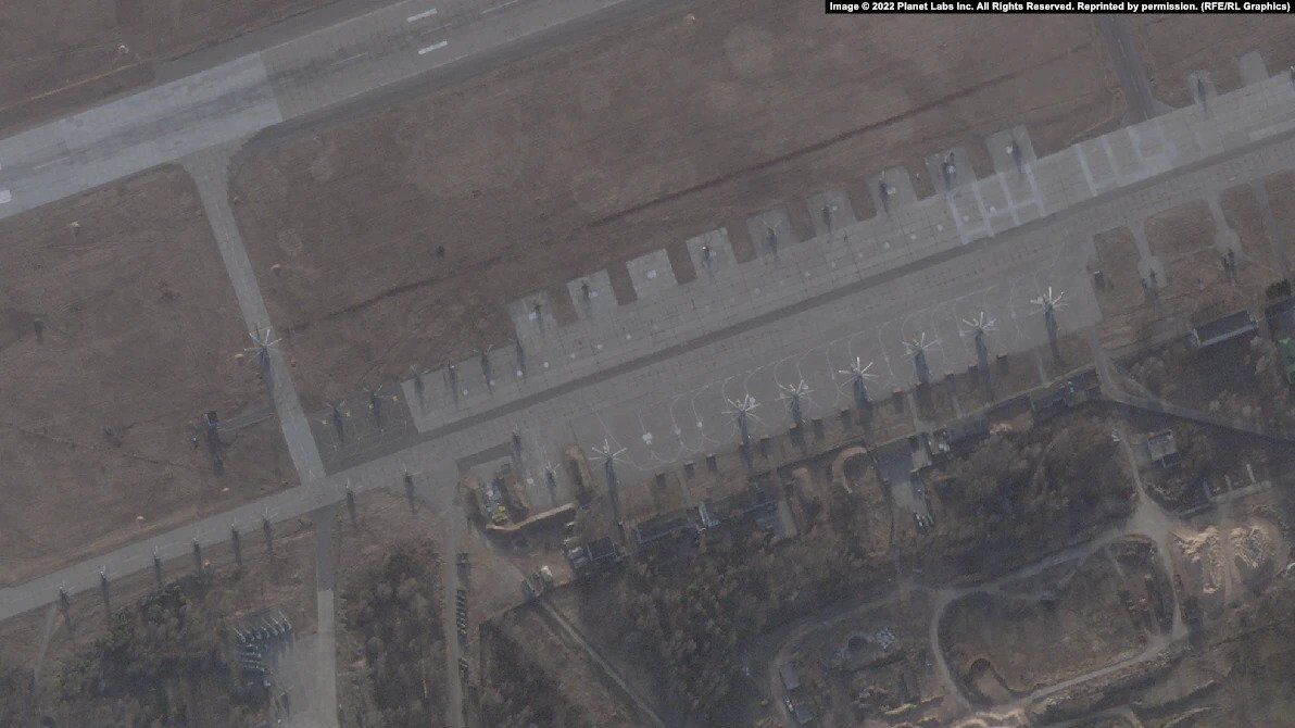 Супутниковий знімок аеропорту Мачулищі в Білорусі від 28 березня 2022 року