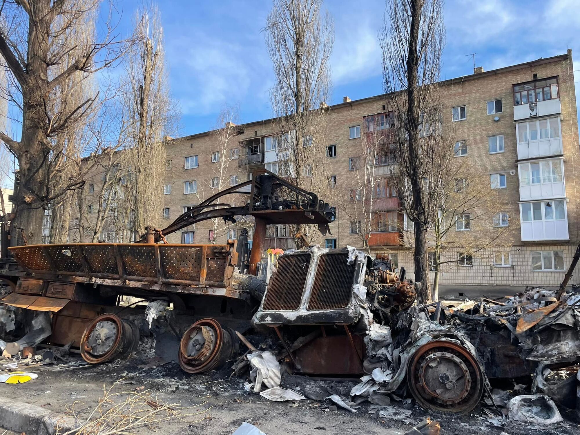 Сожженная транспортная машина "Смерча"