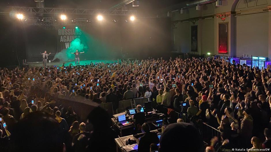 Oxxxymiron дал в Берлине концерт в поддержку Украины и со сцены заявил, что верит в дружбу украинцев и россиян