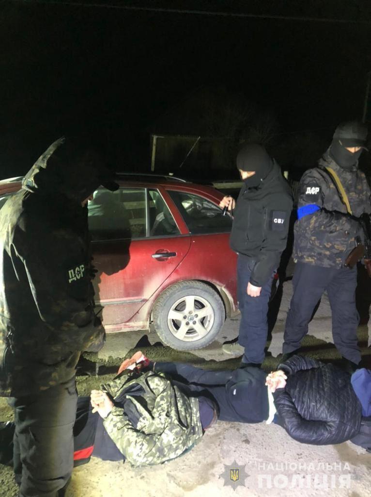 Четверо жителів Буковини нелегально відправляли військовозобов’язаних українців за кордон