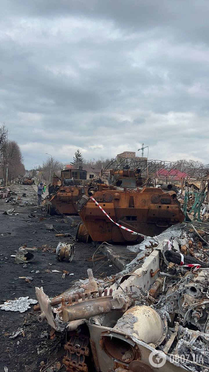 Техніку місцями огородили сигнальною стрічкою.