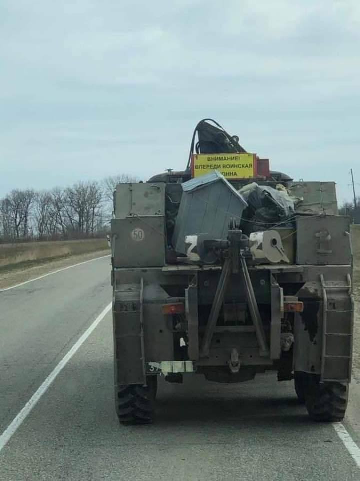 Російські окупанти вкрали в Україні собачу будку. Фото