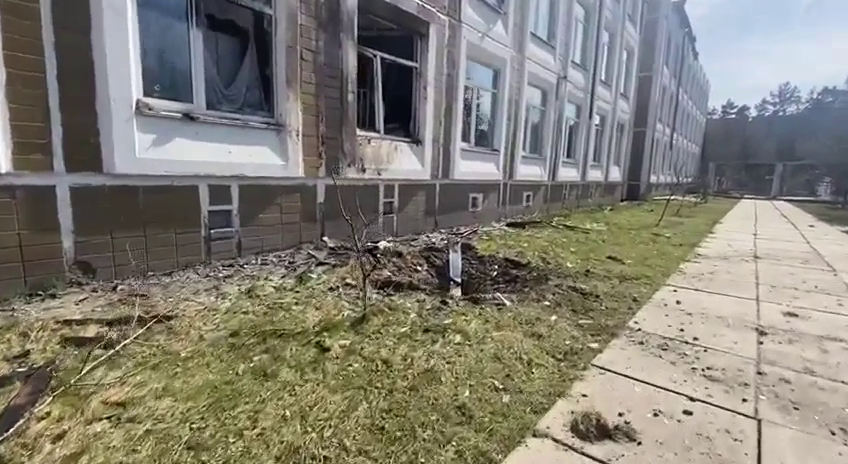 Зруйнована школа "Реала" в Ірпені