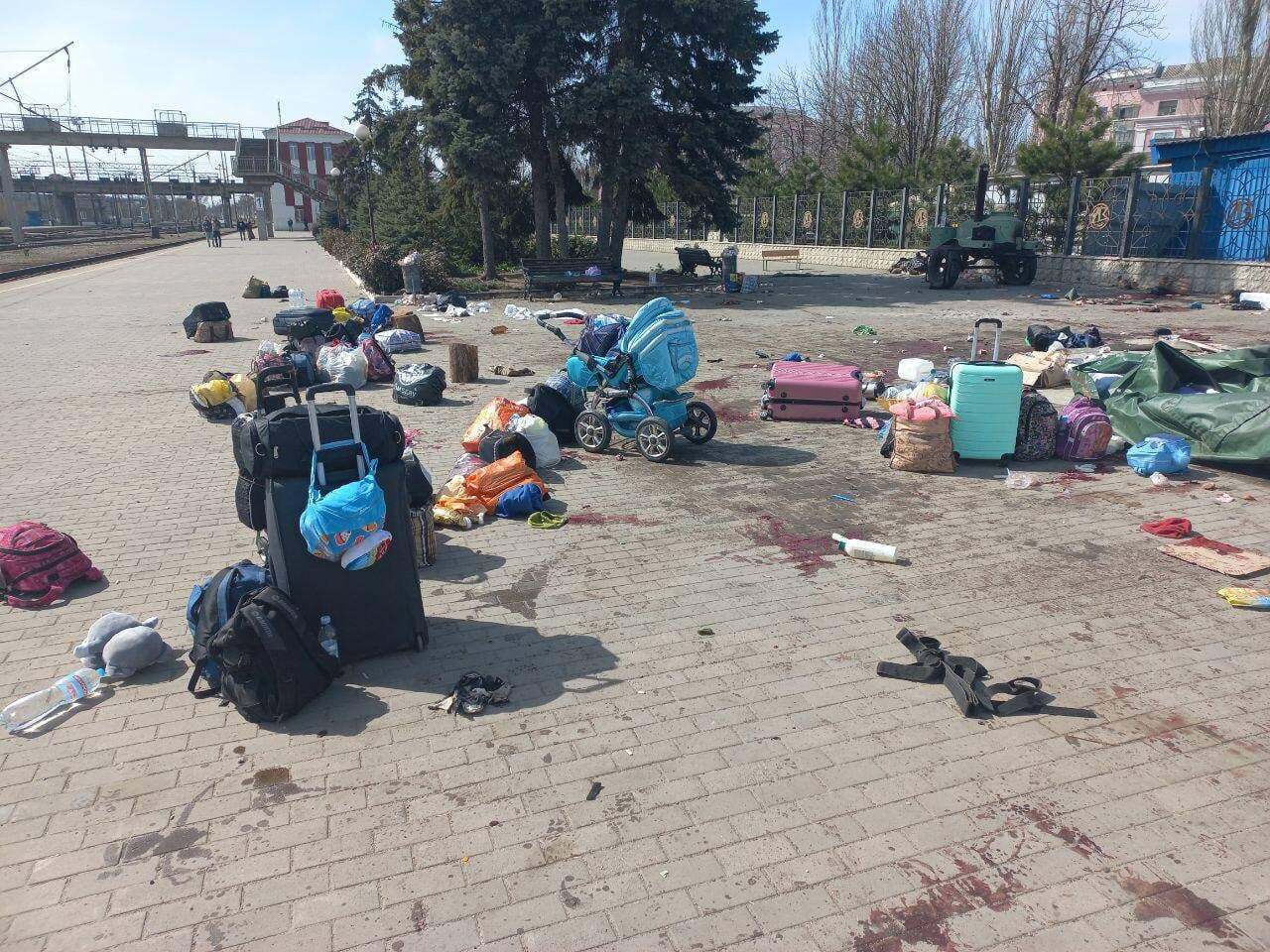 Окупанти цілеспрямовано вдарили по вокзалу у Краматорську