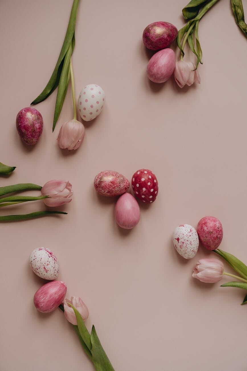 Як пофарбувати яйця у рожевий колір