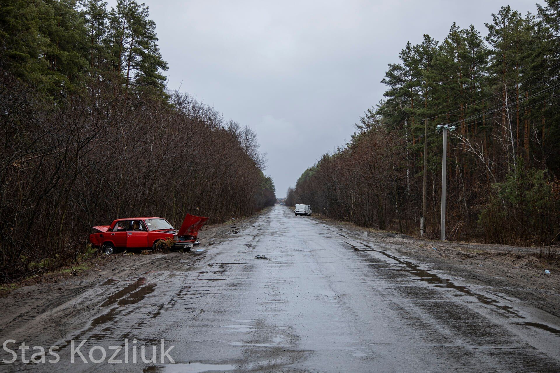 Дорога между селами Бучанского района после российской оккупации