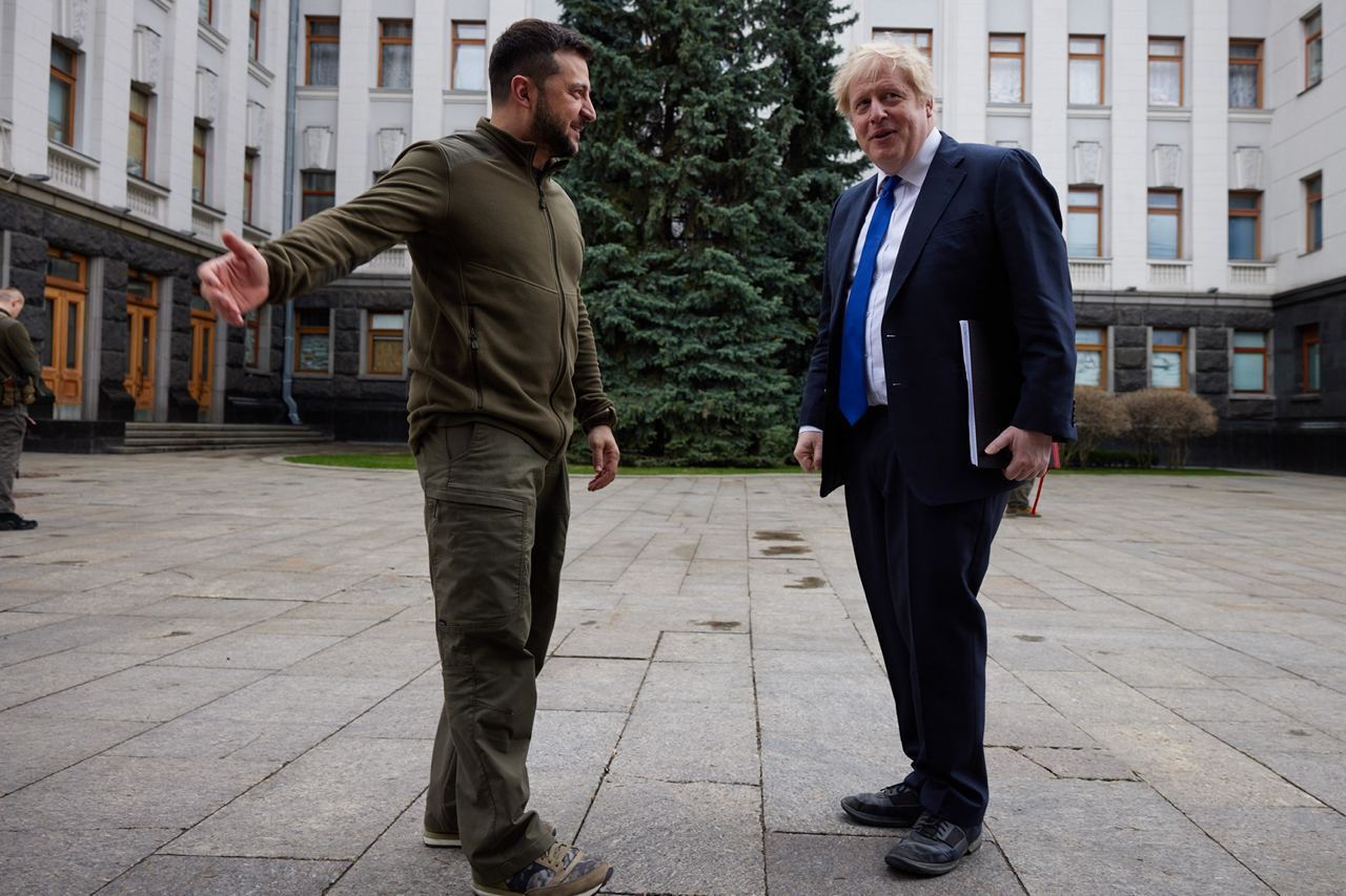 Зеленский встречает Джонсона на Банковой