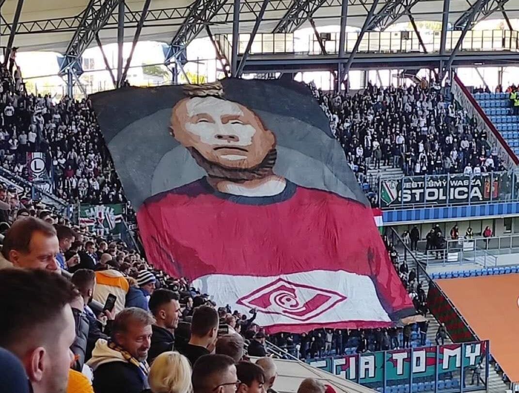 Баннер с повешенным Путиным