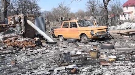 В селе остались разрушенные дома и воронки от снарядов