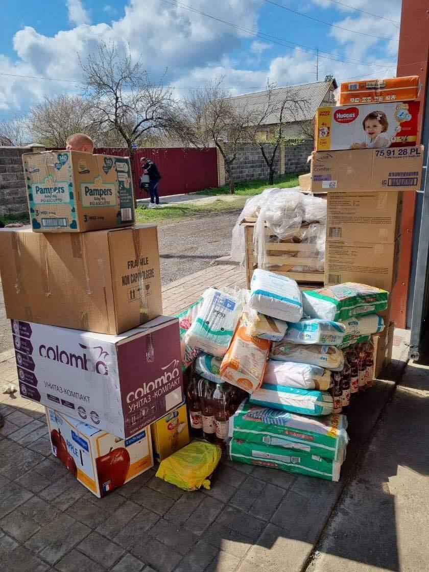 Фонд Бориса Колесникова продолжает снабжать общины продуктовыми наборами и гуманитарной помощью