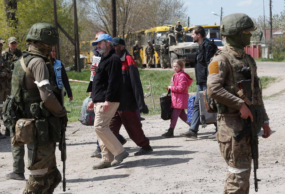 Українців евакуюють з "Азовсталі"