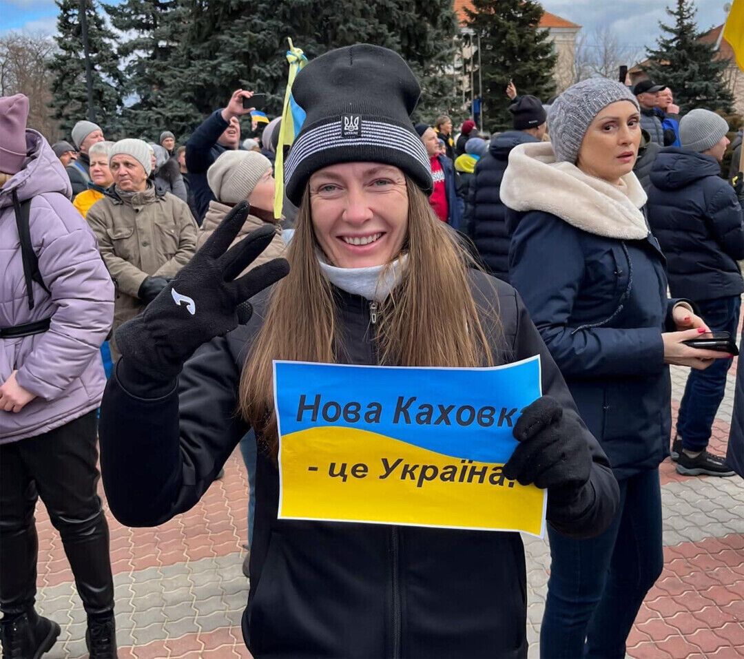 Ирина Петрова на митинге в Новой Каховке.