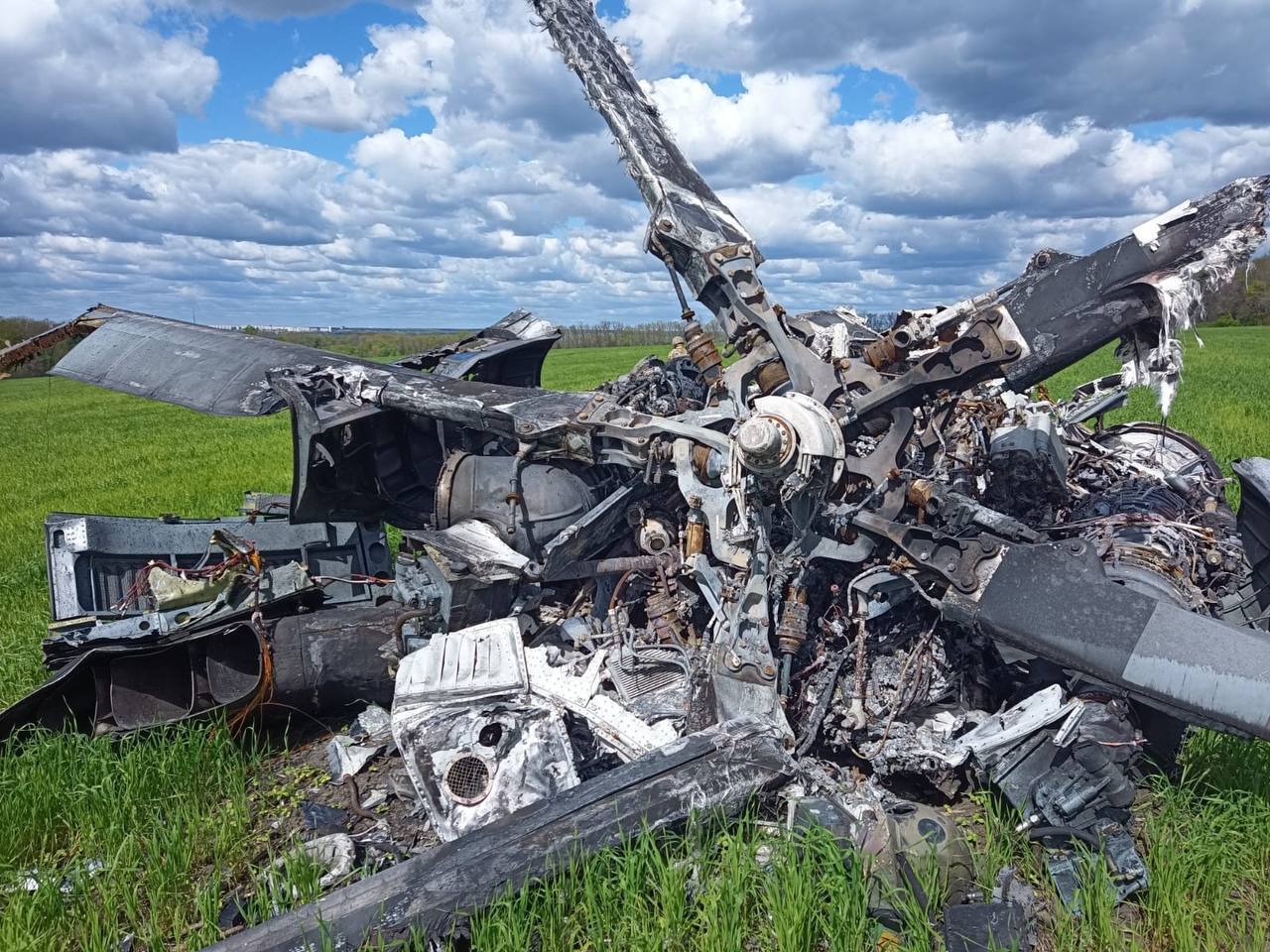 Бойцы 92 ОМБр уничтожили российский вертолет
