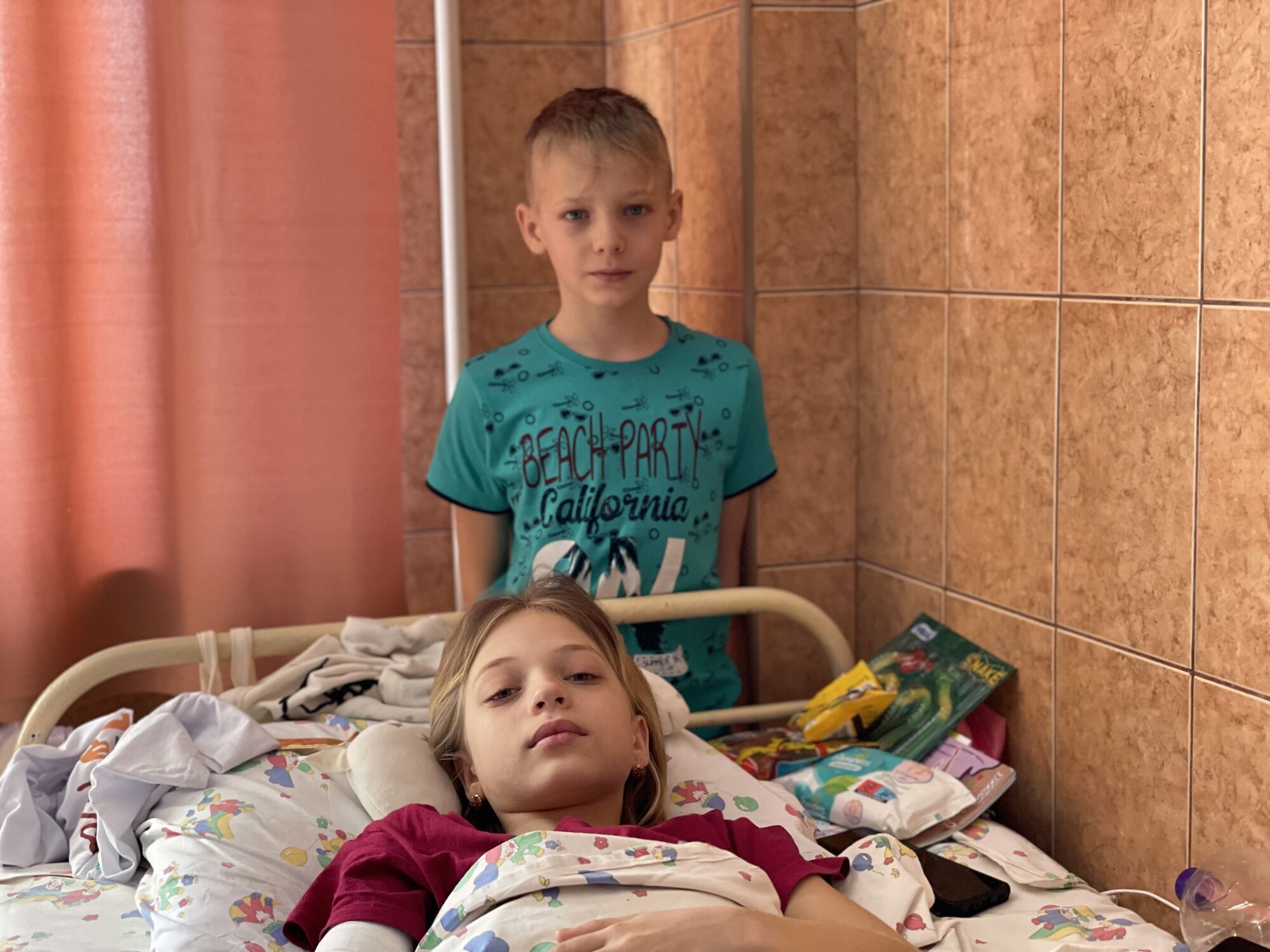 11-летний Ярослав сейчас заботиться о маме и сестре
