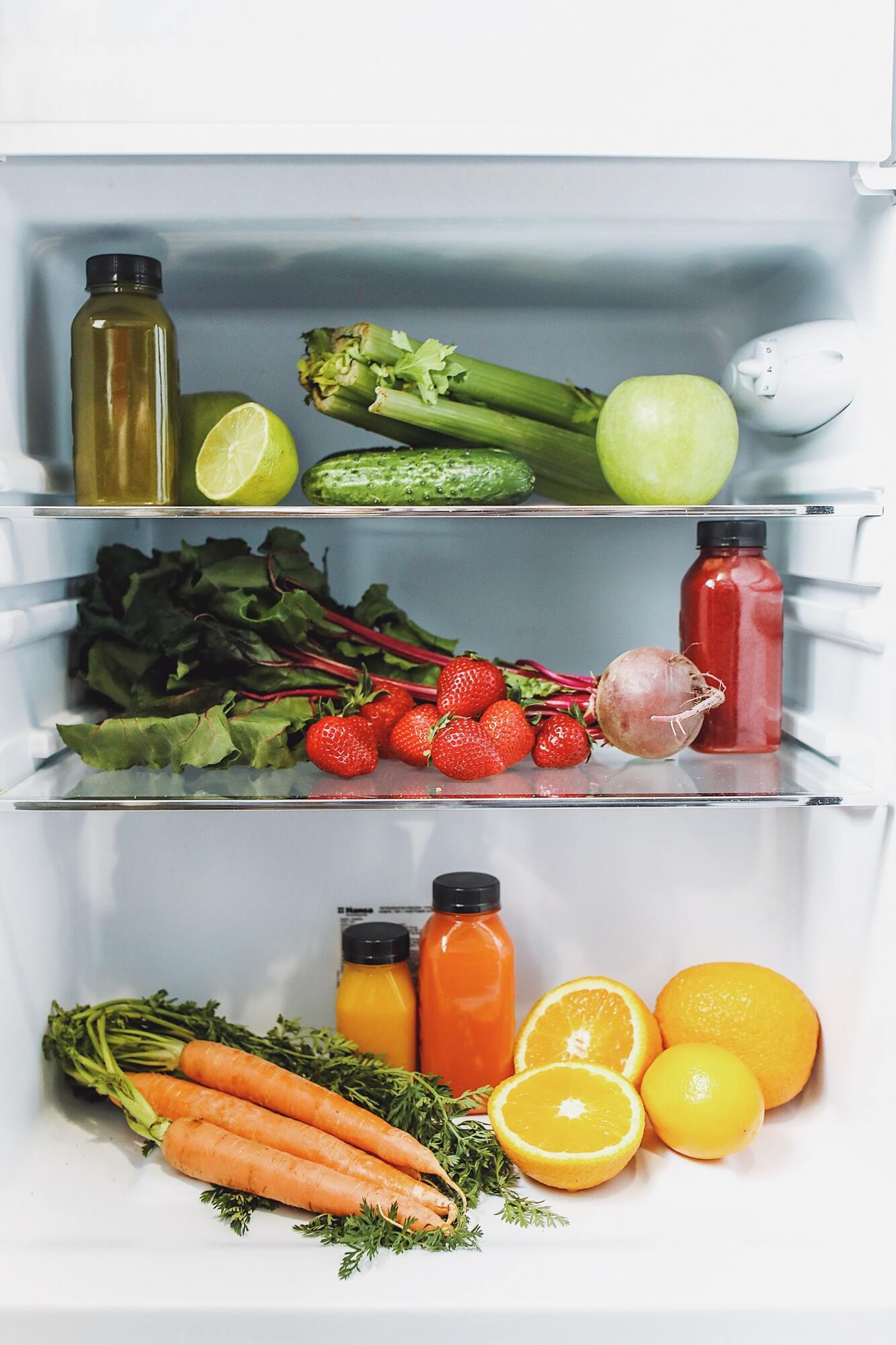 Как правильно хранить продукты в холодильнике