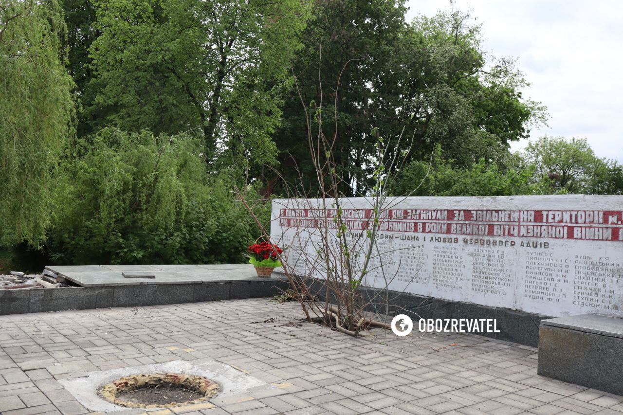 Мемориал ''Вечный огонь'' в Червонограде после демонтажа солдата