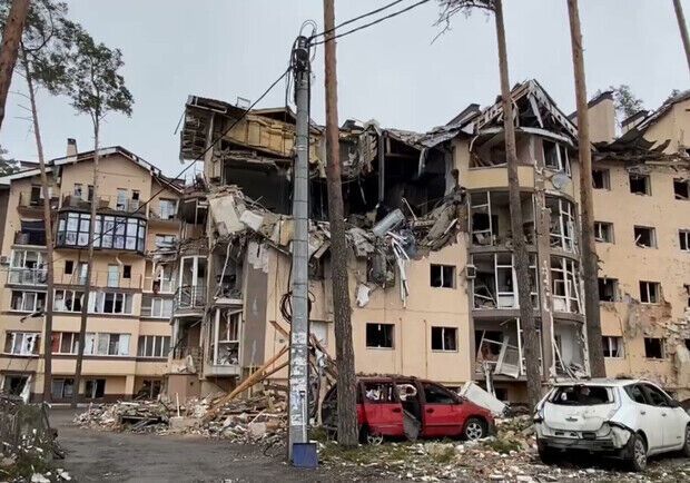 Дома в Ирпене разрушены после обстрелов
