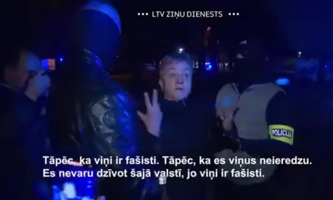 Учасники мітингу звинувачували Україну в початку війни.