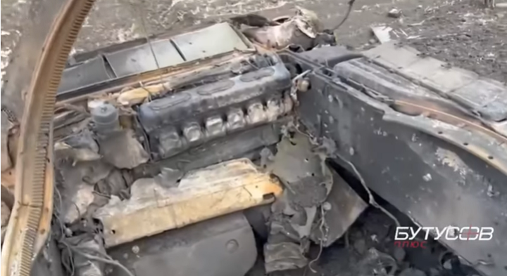 Зруйнований танк російських окупантів.
