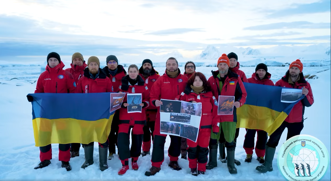 Полярники підтримали захисників Маріуполя