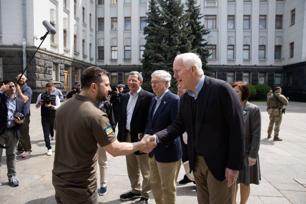 В Україну прибули сенатори США: у Зеленського показали зустріч