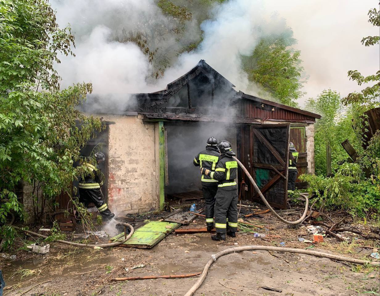 На місце пожежі прибули чергові варти двох пожежно-рятувальних частин