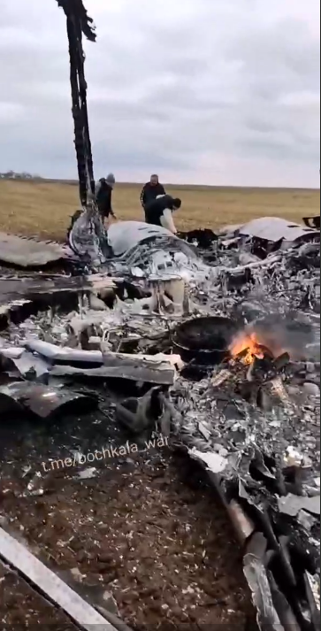"Так горять 50 млн ВПС Росії": у мережі показали на відео знищений російський літак
