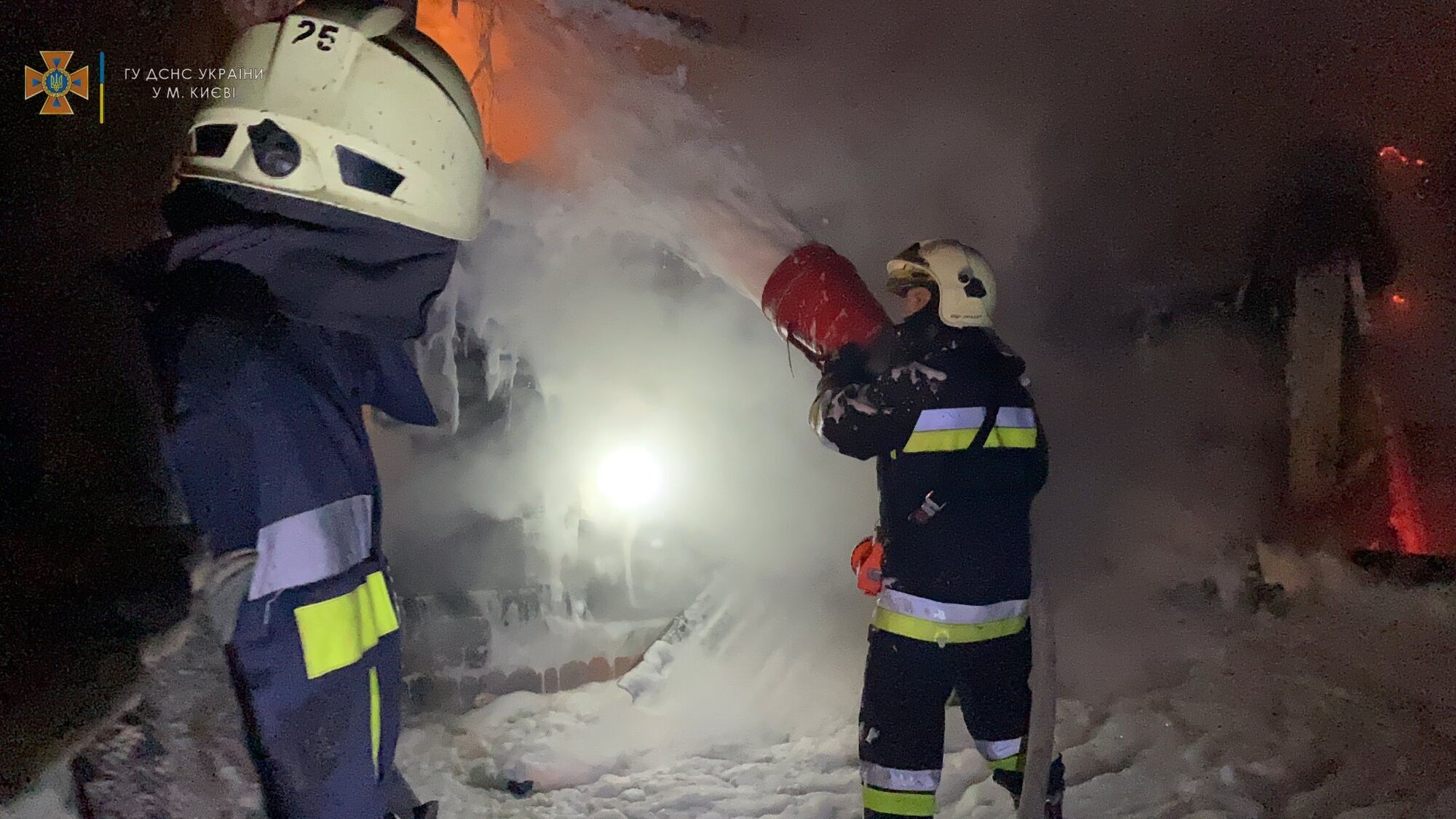 Спасатели оперативно потушили огонь.