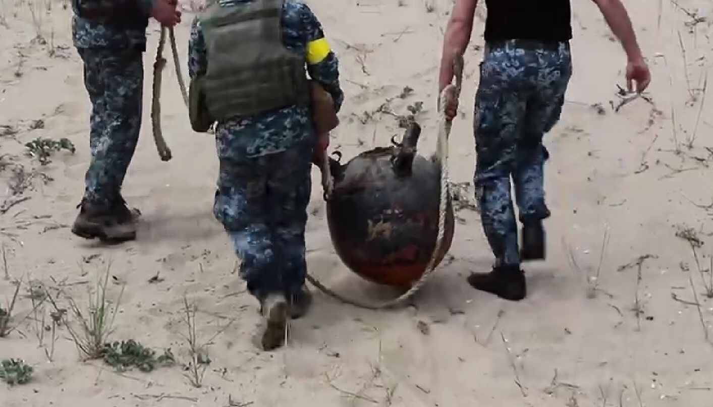 Міни віднесли на безпечну відстань.