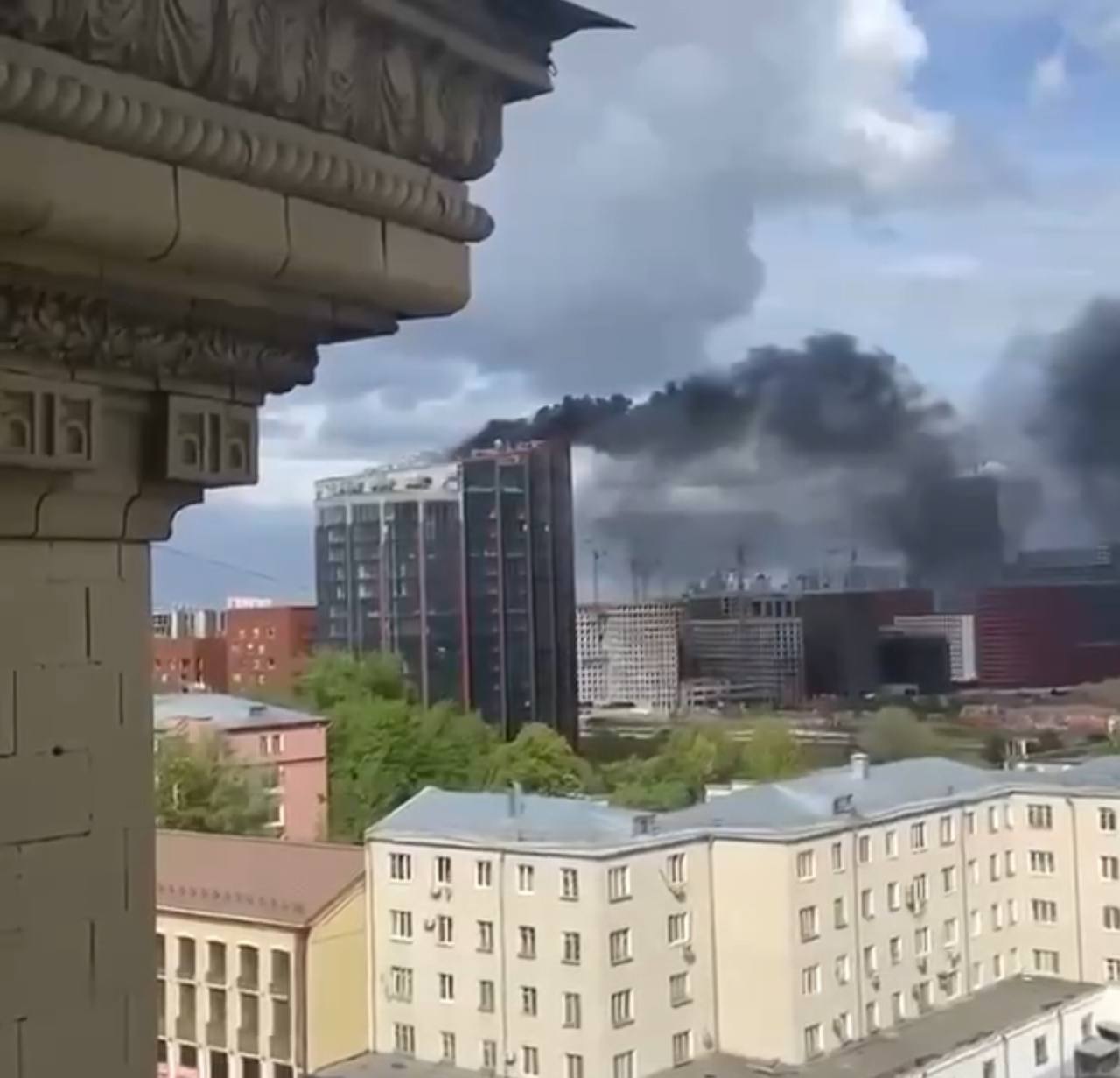 В Москве горит высотка.