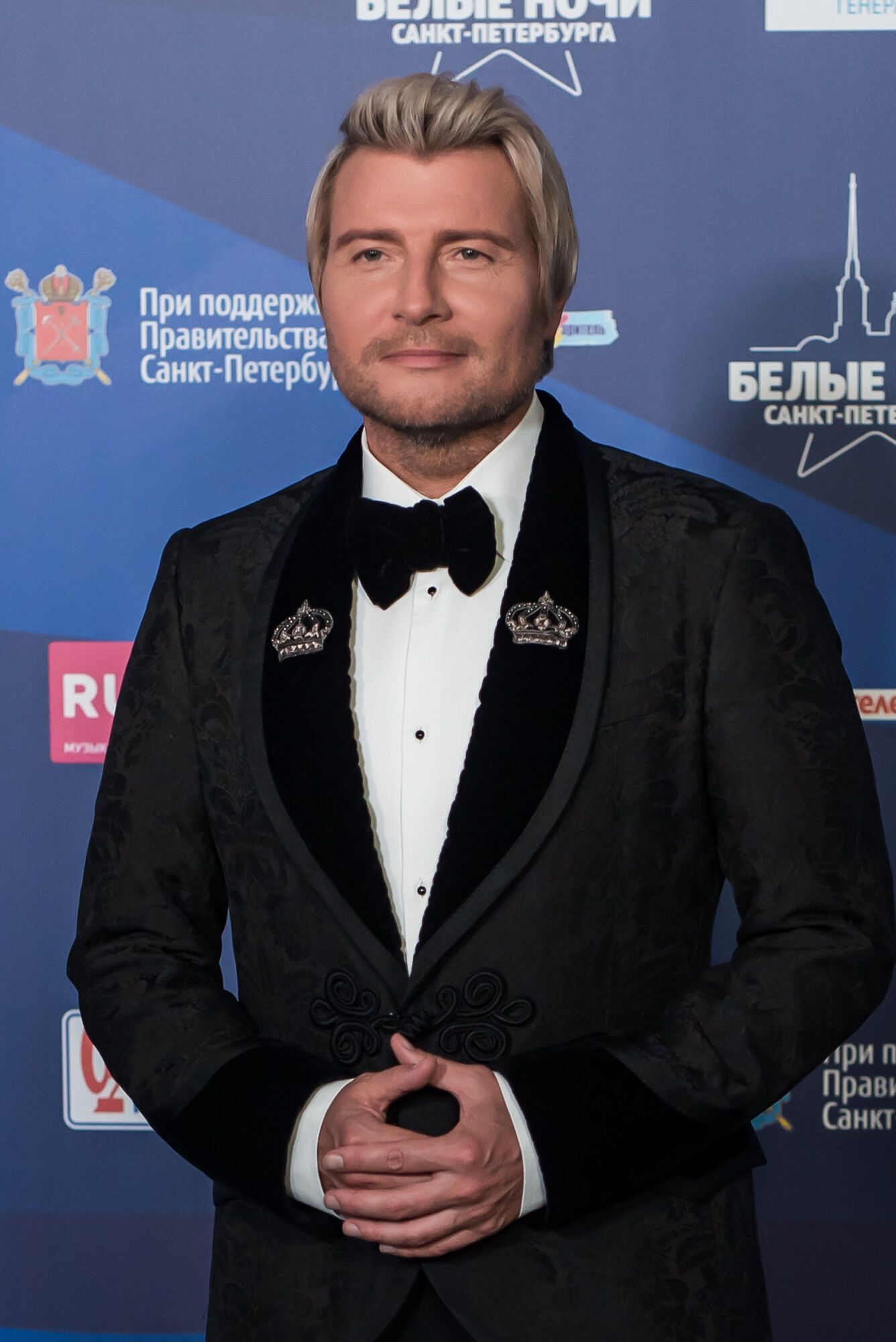 Николай Басков носит звание народного артиста Украины.