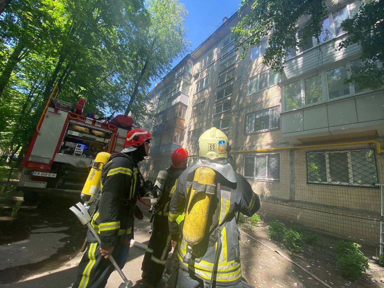 Пожарные спасли одного жильца.