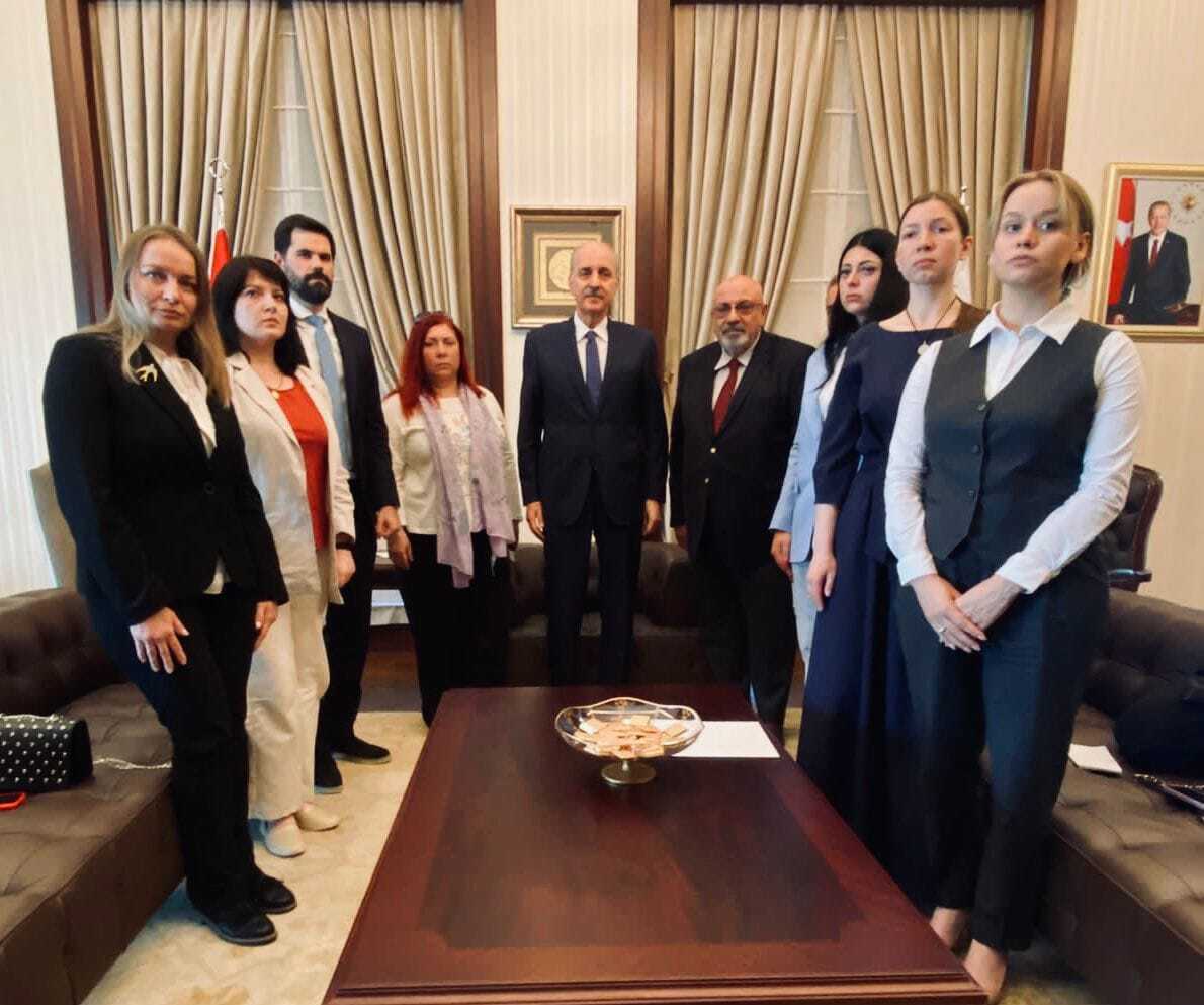 На зустрічі були присутні й інші турецькі політики.