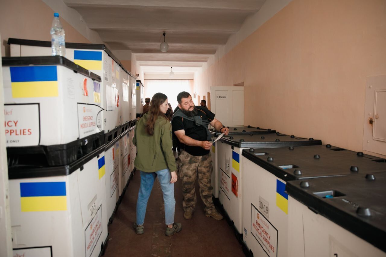 "TAPS-Украина" и волонтеры Днепра передали ВСУ мобильный военный госпиталь от Direct Relief