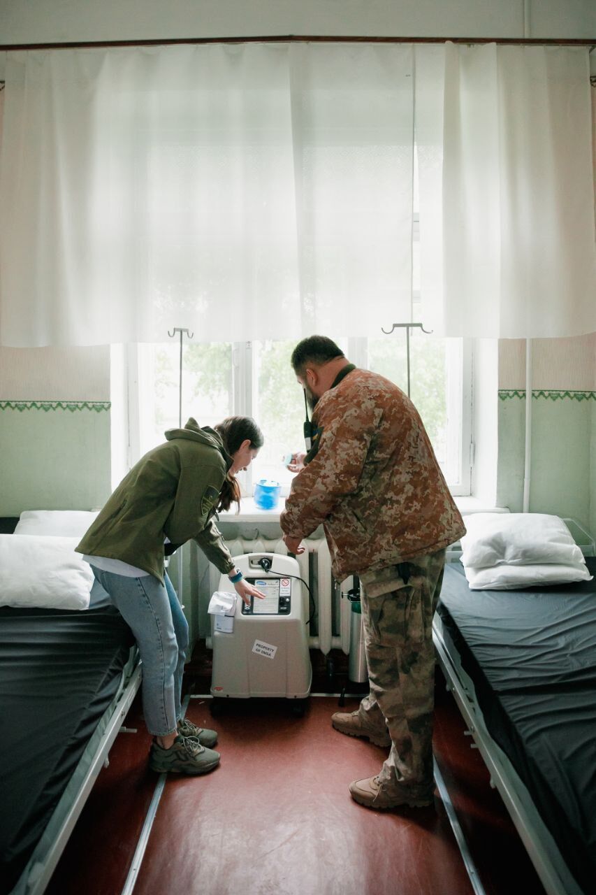 ''TAPS-Украина'' и волонтеры Днепра передали ВСУ мобильный военный госпиталь от Direct Relief