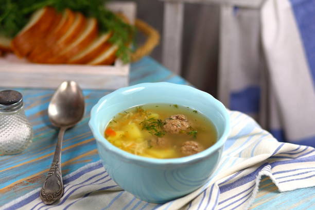 Суп з фрикадельками і рисом