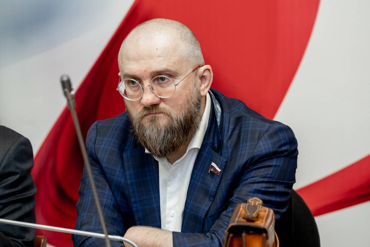 Депутат Сергей Бурлаков.