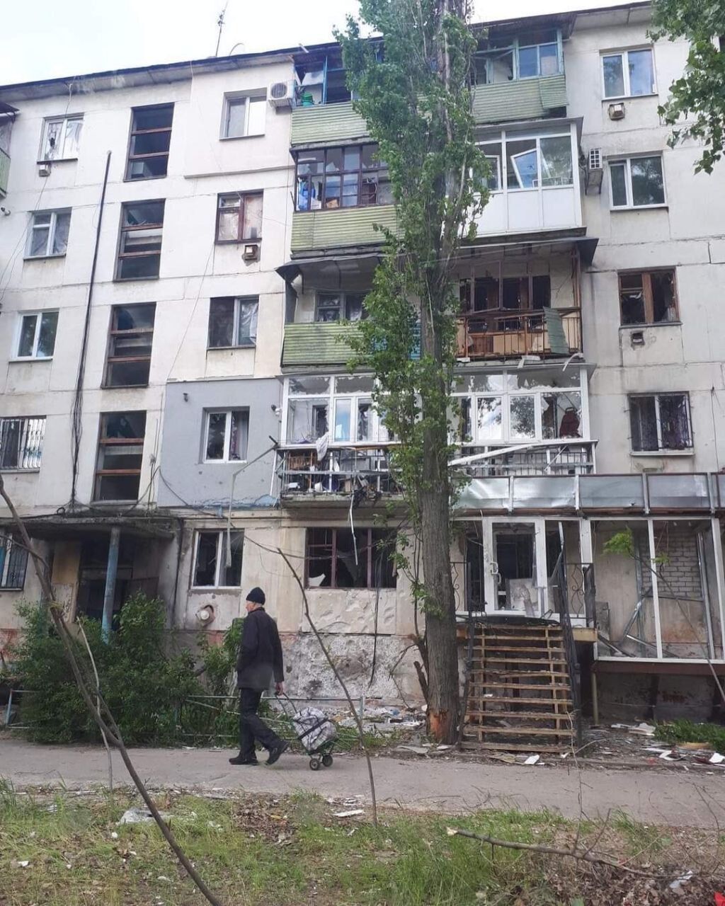 Россияне уничтожают жилую инфраструктуру украинских городов