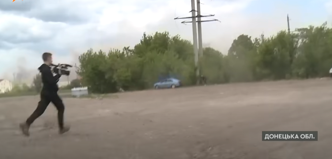 Знімальна група ICTV потрапила під ракетний обстріл на Донеччині.