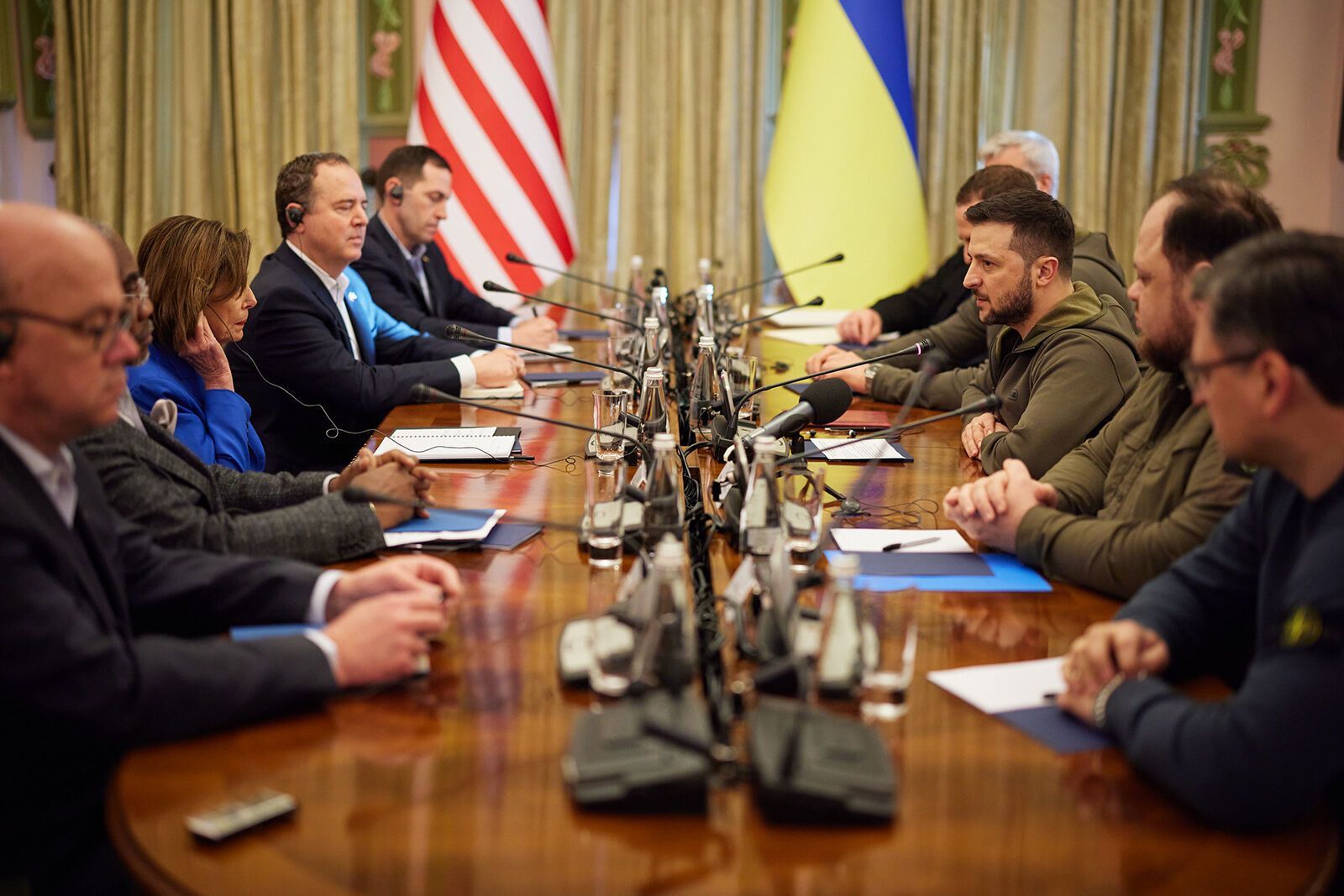 Американская делегация на встрече в Киеве с президентом Украины и его командой
