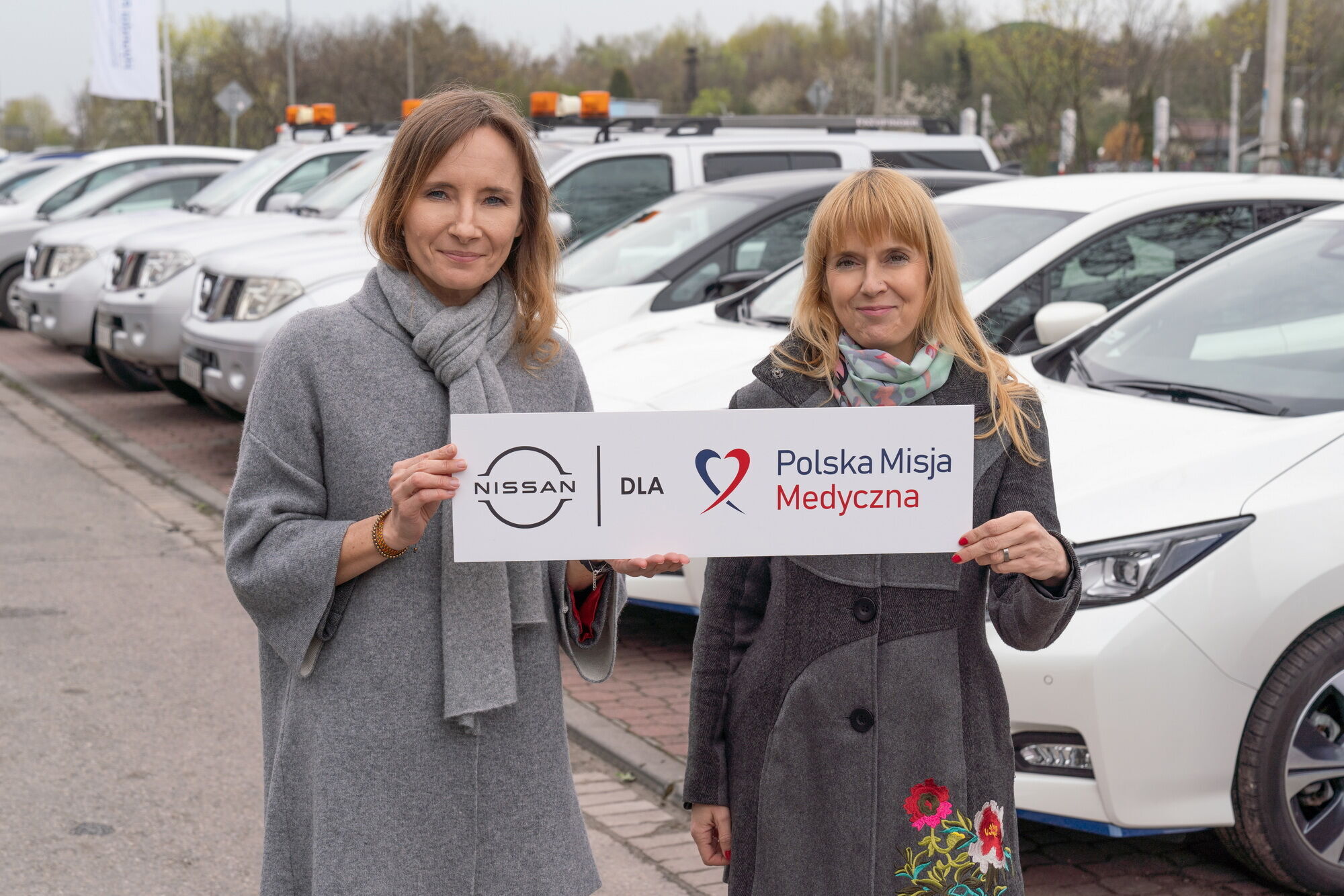 Три електричні Nissan Leaf також були передані у користування Польській медичній місії, за допомогою якої волонтери асоціації організовуватимуть перевезення біженців у Польщі,