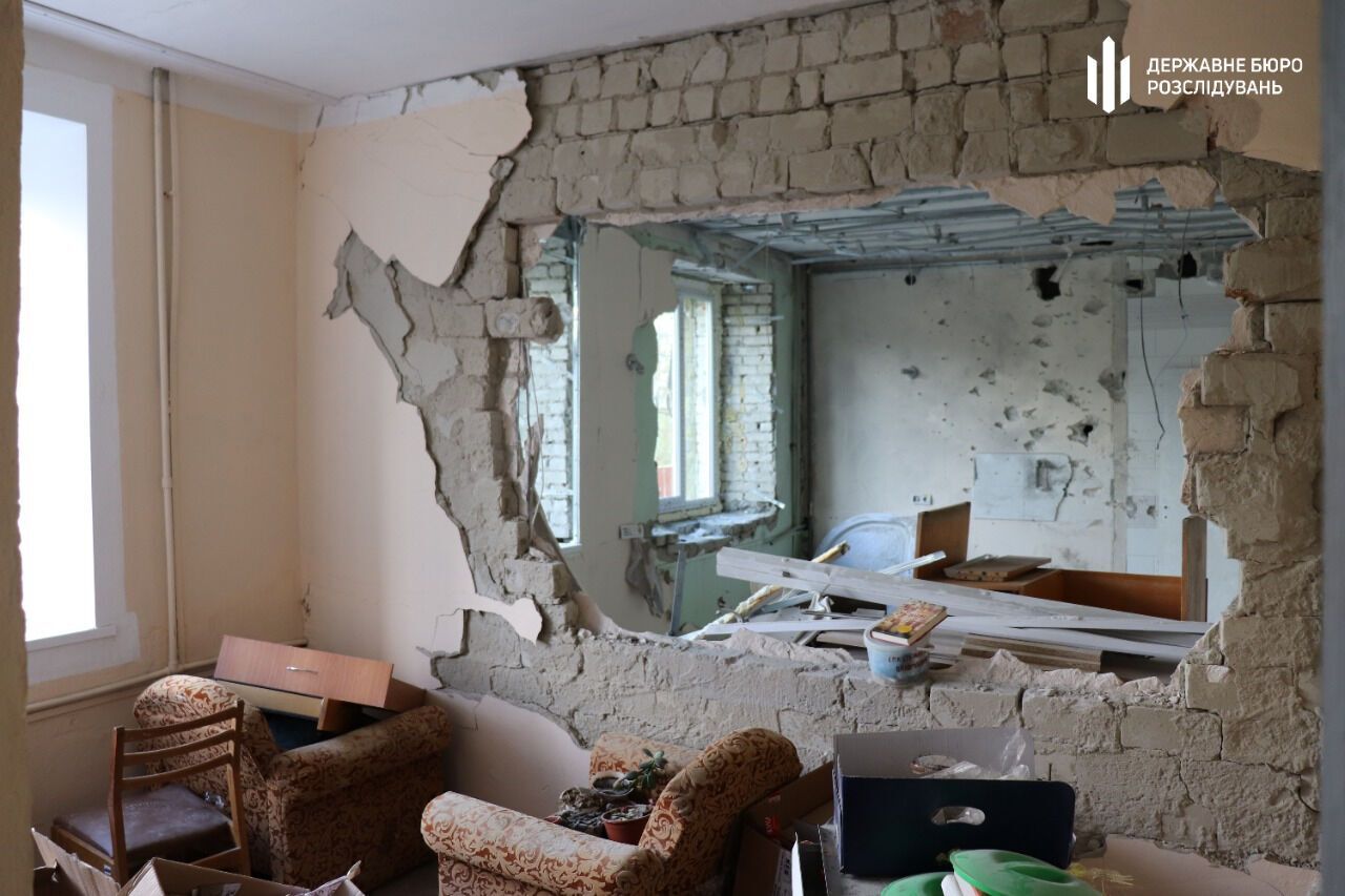Последствия обстрела рашистами больницы в Тростянце, который россияне вели из танков практически в упор