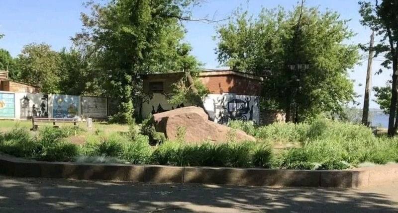 В Николаеве коммунальщики демонтировали памятник Пушкину. Фото