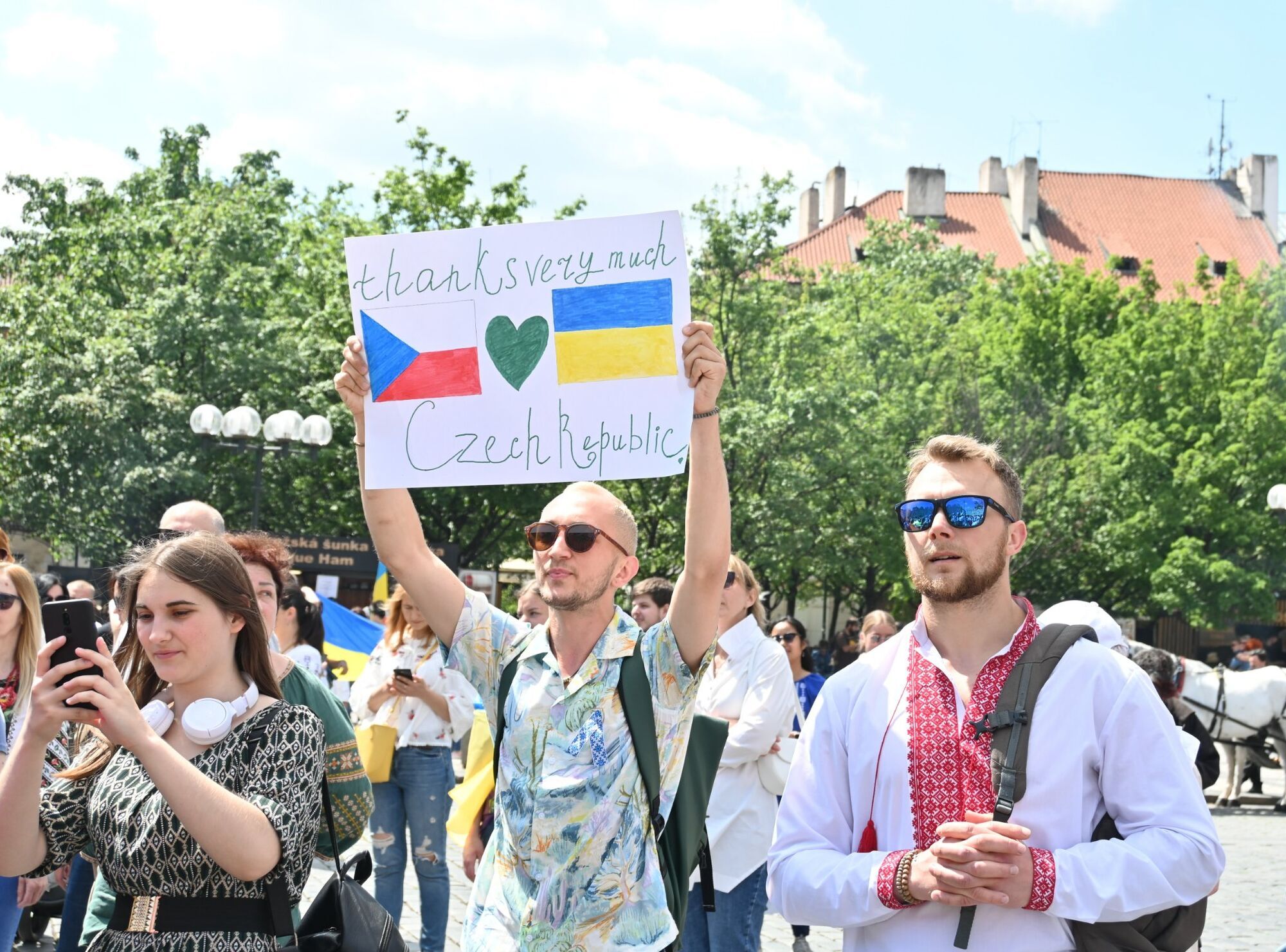 Українці скандували "Слава та мир Чехії!", "Děkujeme, Česko!", "Слава ЗСУ!"