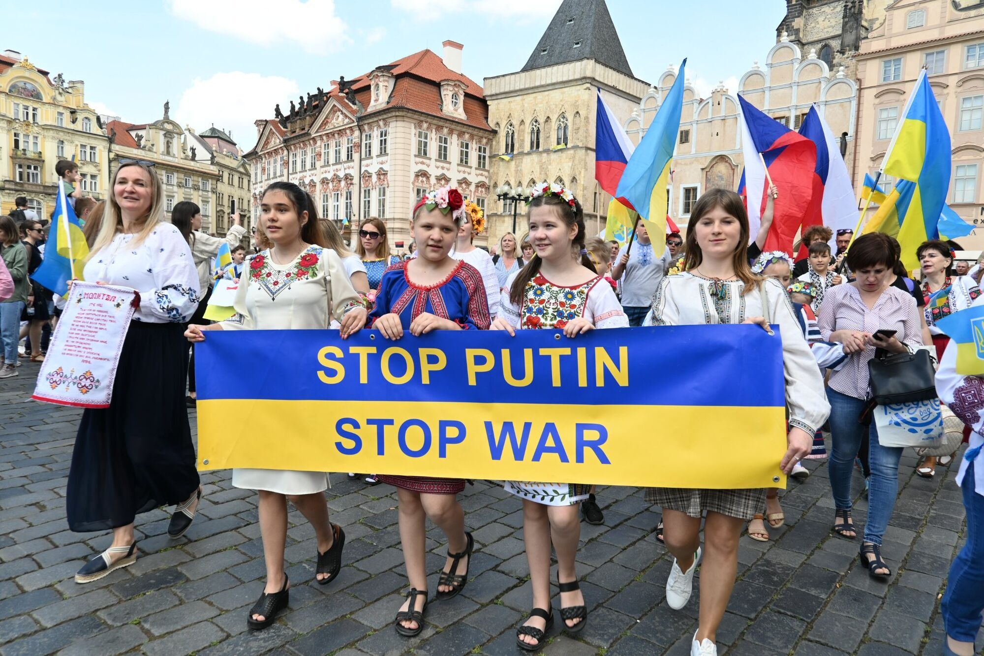 Чехия приняла более 300 тысяч украинцев