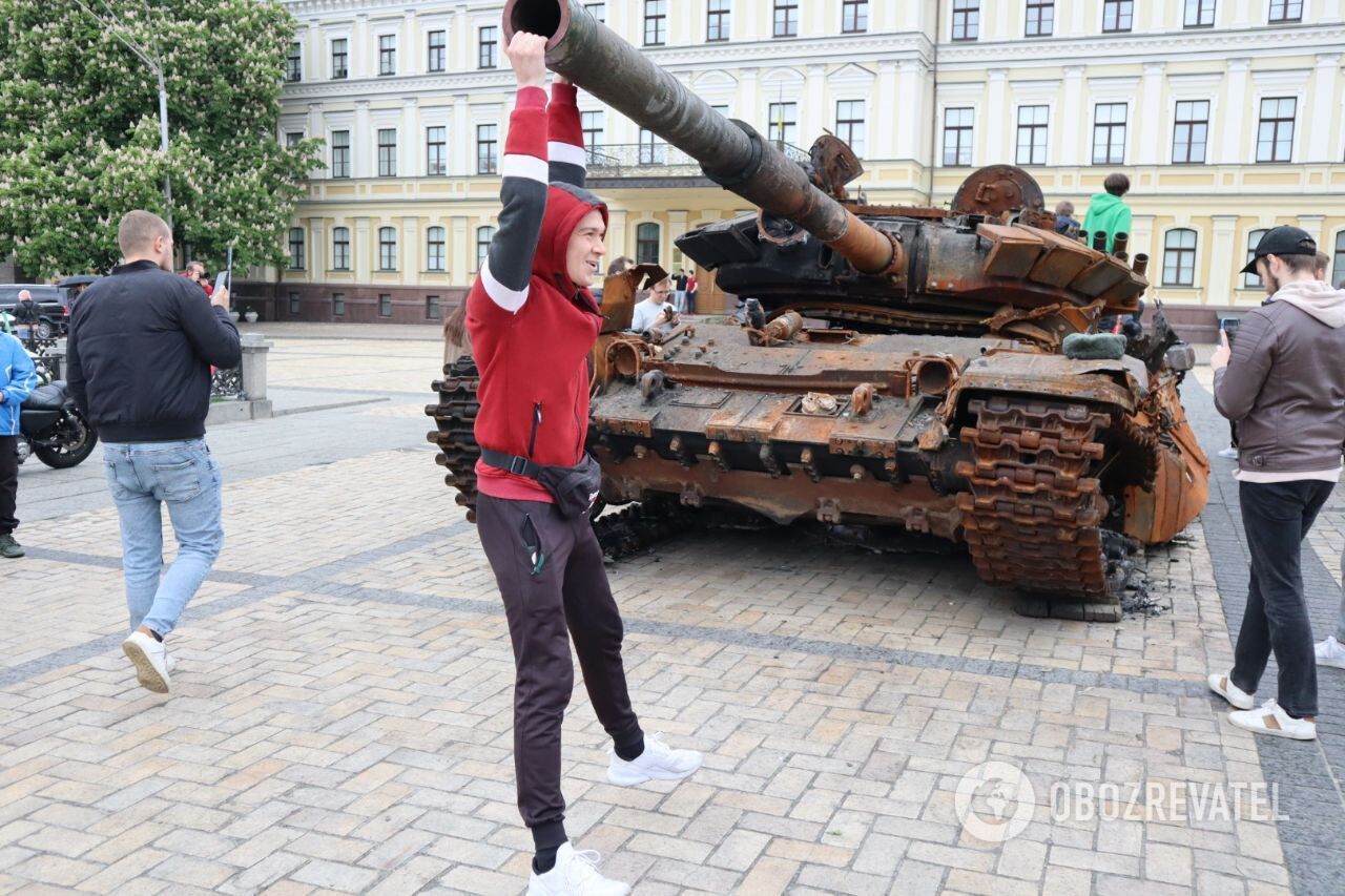 Среди экспонатов – танк Т-72