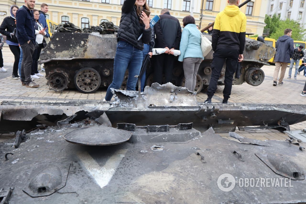 Імпровізовану експозицію влаштували біля пам'ятника княгині Ользі