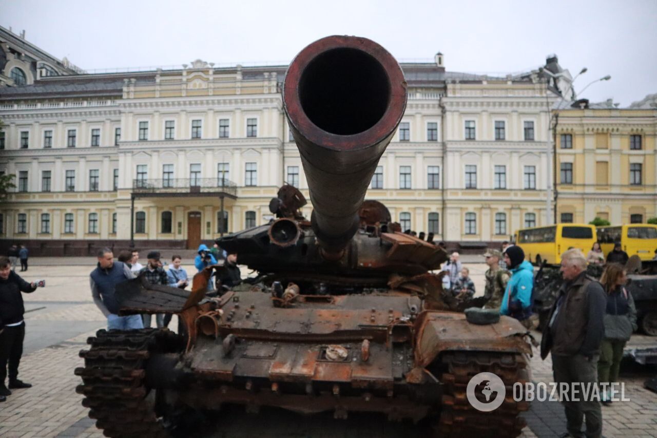 В центре Киева устроили выставку сгоревшей российской техники