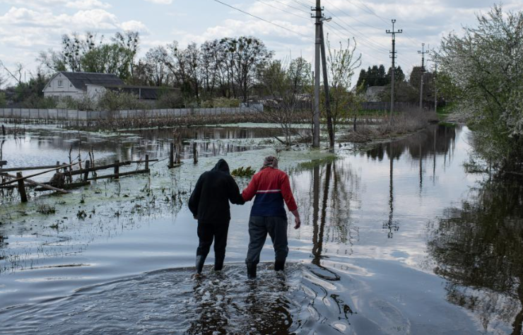 Біля села Демидове під Києвом довелося знищити дамбу.