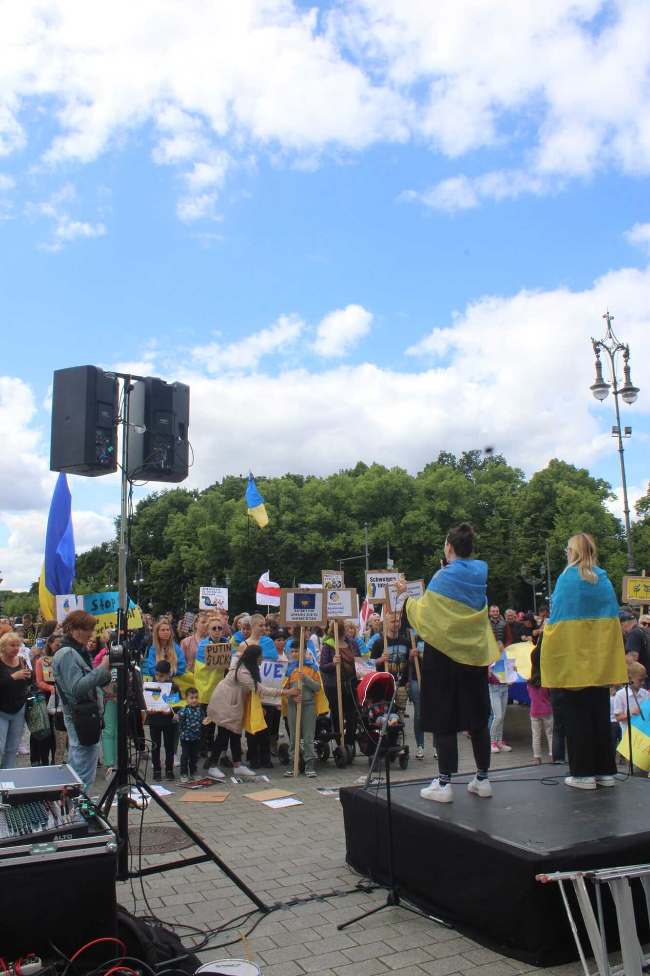 Немцы вышли на митинг против войны в Украине